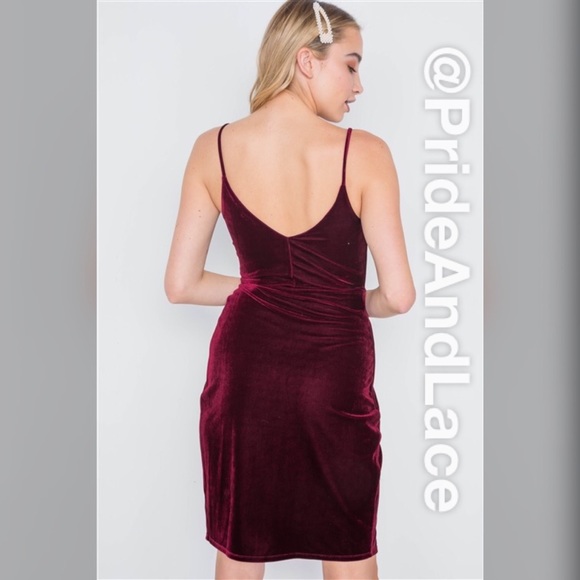 LAST 1️⃣💃🏻Burgundy Cami Velvet Front Twist Dress - Picture 4 of 5
